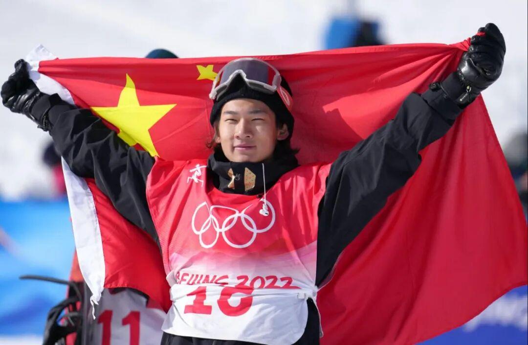 苏翊鸣和他背后的日本教练